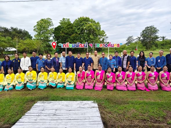 เปิดประสบการณ์การเรียนรู้นอกห้องเรียน ผ่านกิจกรรมเกษตรสร้างจิตสำนึก “ปลูกวันแม่ เกี่ยววันพ่อ”