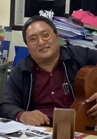 ครูธีรวัชร นวลบุญเรือง